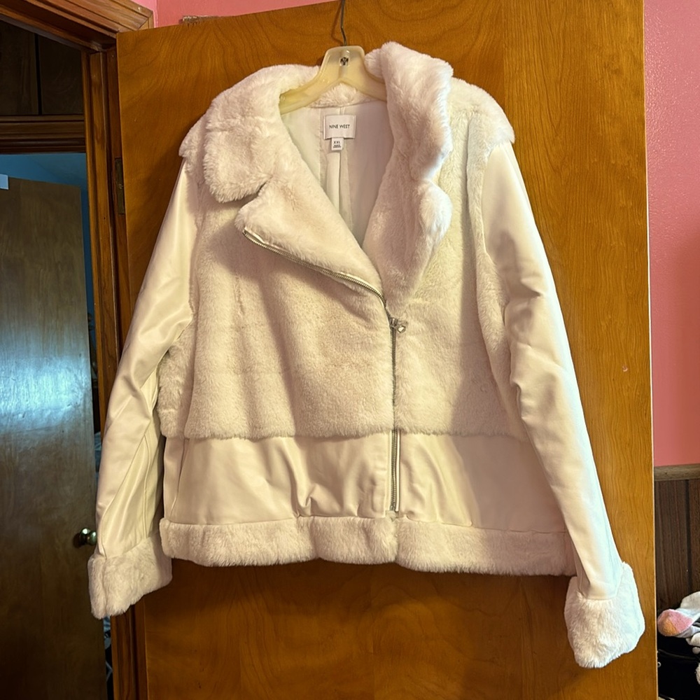 White Faux fur and PU jacket. It’s stunning and warm. Size 2x. Pristine.